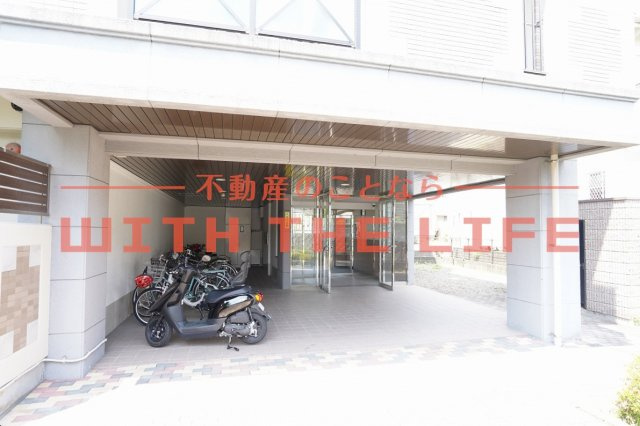 ステラコート弐番館【キャッシュバック対象物件】のエントランス|落ち着いたエントランスです