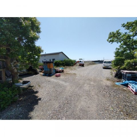 本巣市北野の倉庫の駐車場