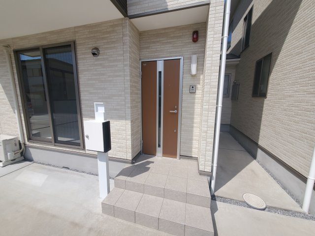さいたま市岩槻区西町３丁目の一戸建てのエントランス