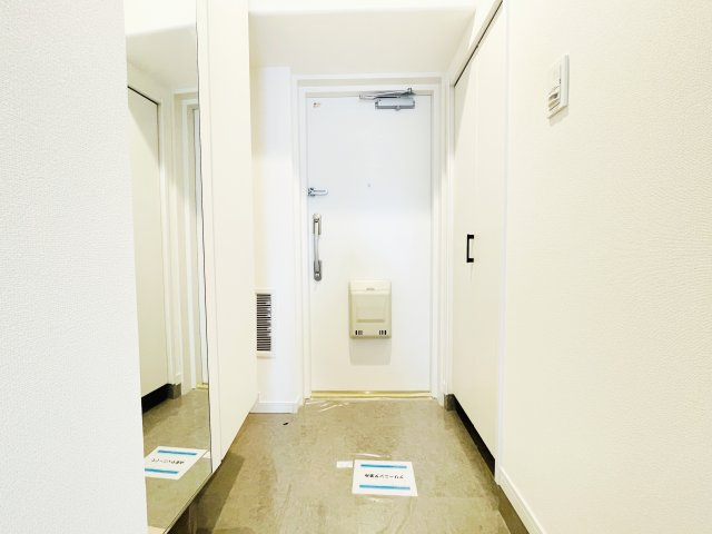 グリーンパーク西八王子【仲介手数料無料】　八王子市追分町17-4　中古マンションの玄関|たっぷり収まるシューズボックス付き。家族の靴もすっきり収まりそうです。～仲介手数料無料☆八王子ひなた不動産～グリーンパーク西八王子