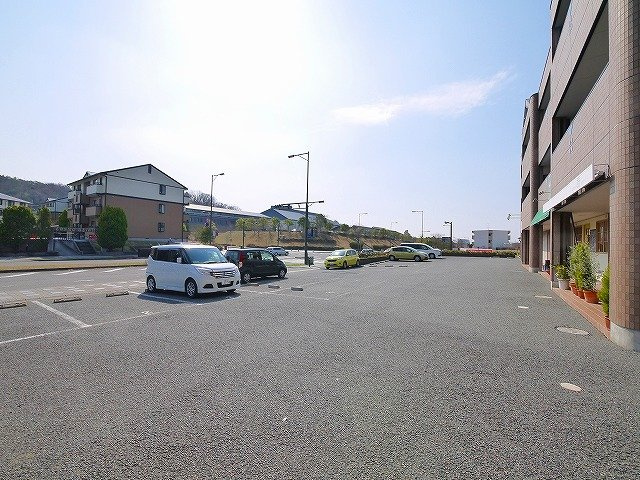 グランファミーユＡ－フルールの駐車場