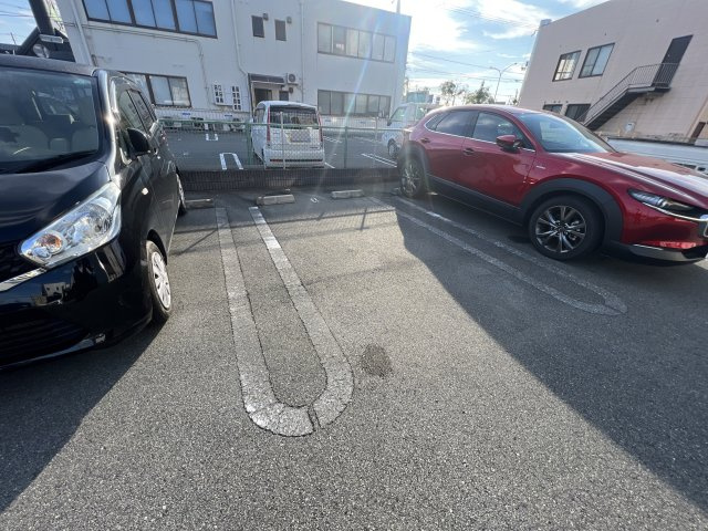 サンリット・レジデンスの駐車場
