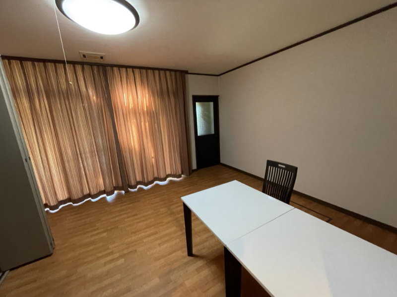 吉藤5丁目戸建の洋室