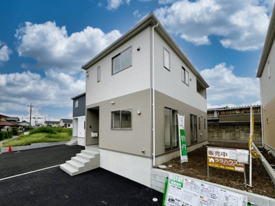 【外観】 | クレイドルガーデン　太田市新田木崎町第9　２号棟 | 並列駐車可能なカースペースです！お客様も遊びに来やすいですね♪