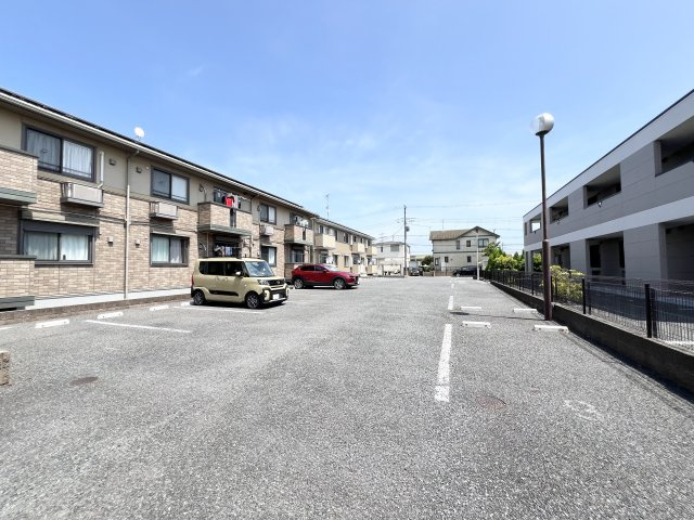 ロイヤルガーデンKIRINOKIの駐車場