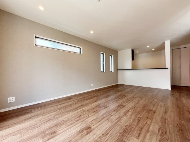 『八王子市新築戸建て』八王子市絹ケ丘2-49‐11【仲介手数料無料】　５期の居間・リビング|～仲介手数料無料☆八王子ひなた不動産～八王子市絹ケ丘　新築戸建て