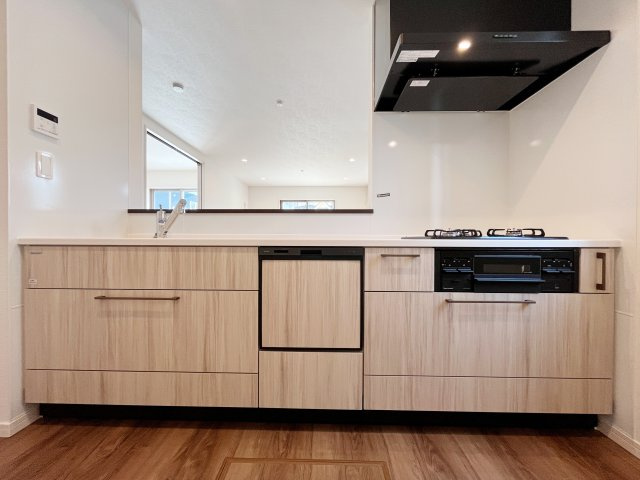 『八王子市新築戸建て』八王子市絹ケ丘2-49‐11【仲介手数料無料】　５期のキッチン|対面キッチンでコミュニケーションがとりやすいです。～仲介手数料無料☆八王子ひなた不動産～八王子市絹ケ丘　新築戸建て