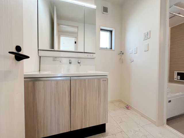 『八王子市新築戸建て』八王子市絹ケ丘2-49‐11【仲介手数料無料】　５期の独立洗面台|～仲介手数料無料☆八王子ひなた不動産～八王子市絹ケ丘　新築戸建て