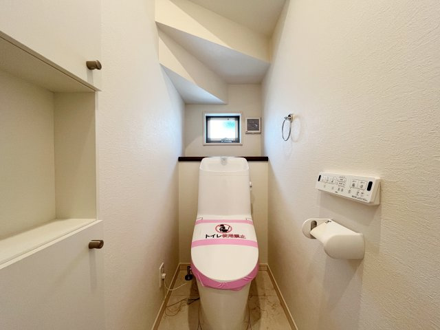 『八王子市新築戸建て』八王子市絹ケ丘2-49‐11【仲介手数料無料】　５期のトイレ|～仲介手数料無料☆八王子ひなた不動産～八王子市絹ケ丘　新築戸建て