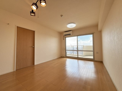 【居間・リビング】 | メゾンドール鴻巣～最上階のお部屋です～