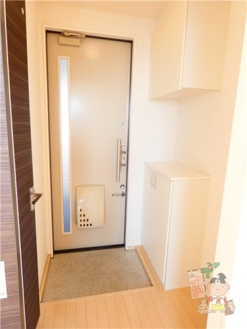 プラシス壱番館の玄関