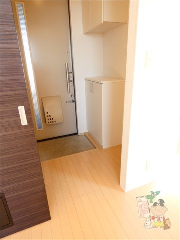 プラシス壱番館の玄関