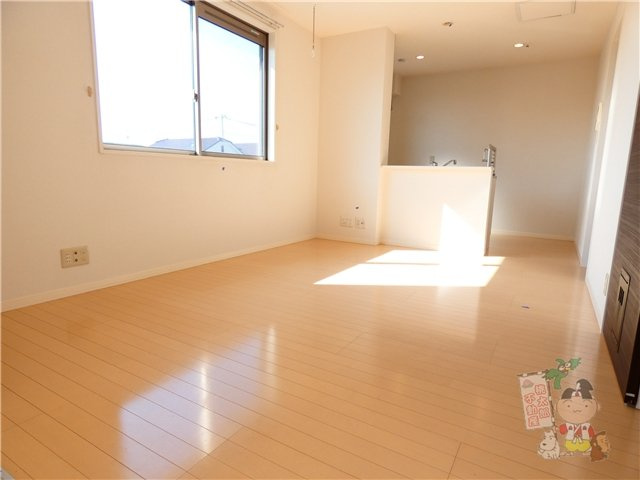 プラシス壱番館の居間・リビング