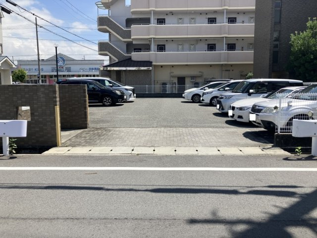 グランドシャリオの駐車場