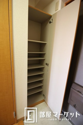 【玄関】 | サンセリテ・うえの | 同型タイプ