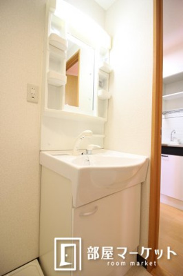 【独立洗面台】 | サンセリテ・うえの | 同型タイプ