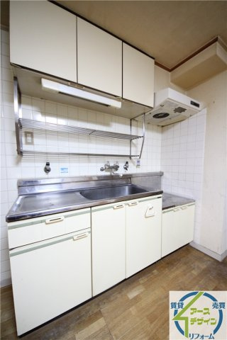 正井ビルのキッチン|コンパクトなキッチンで掃除もラクラク