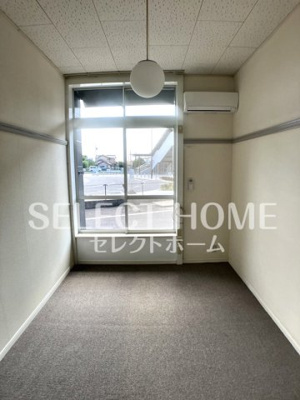 【居間・リビング】 | 西岡崎駅前アール | こちらのリビングで趣味の時間をお楽しみください