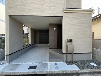【玄関】 | 浜寺石津町中５丁　中古一戸建 | 収納もある玄関です
