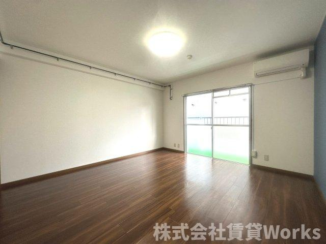 コーポいずみの居間・リビング|こちらの居間で趣味の時間をお楽しみください