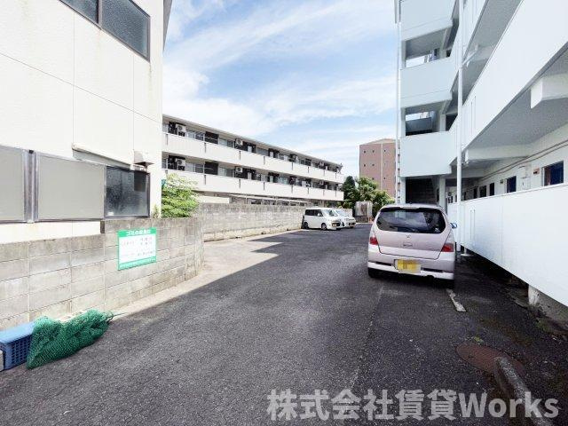 コーポいずみの駐車場|カースペースがあります