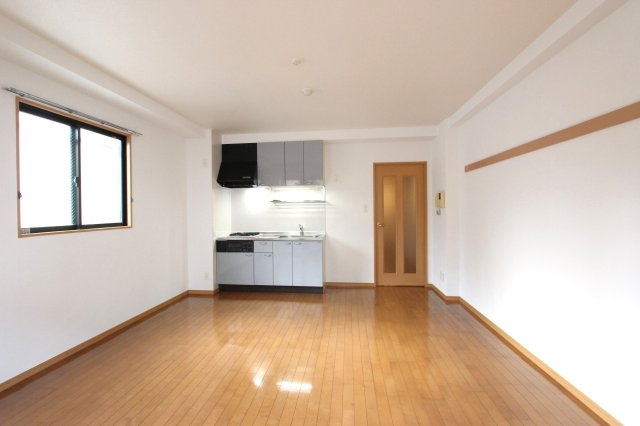 ピースフルプレイスの居間・リビング