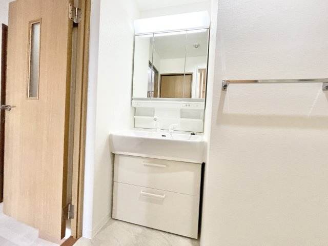 アンビエント枚方公園の独立洗面台|朝の身支度には欠かせない独立洗面化粧台