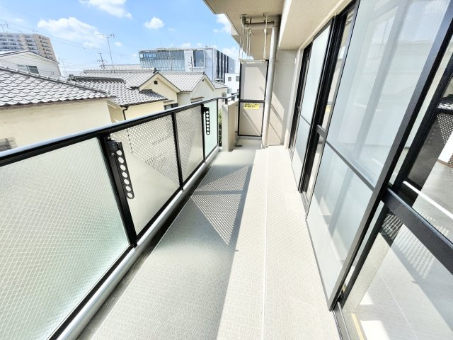 アンビエント枚方公園のバルコニー|落ち着いた時間を過ごせるバルコニーです