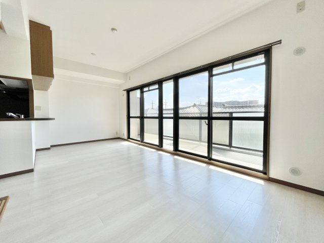 アンビエント枚方公園の居間・リビング|ゆったりとした居間です