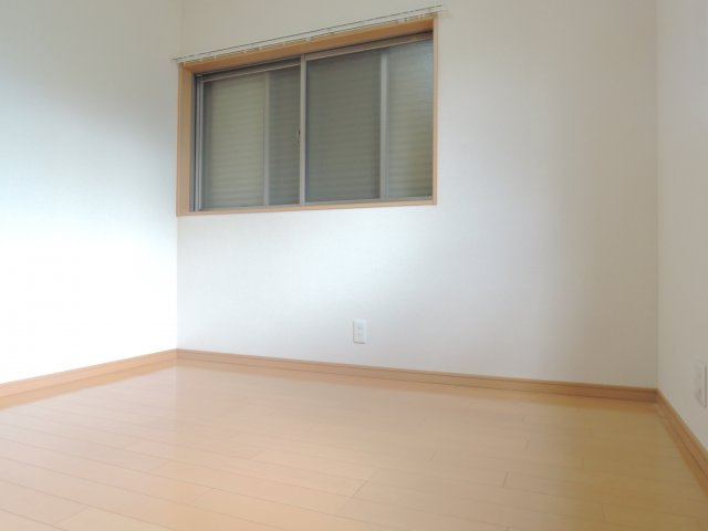 高槻市南庄所町のアパートの居間・リビング