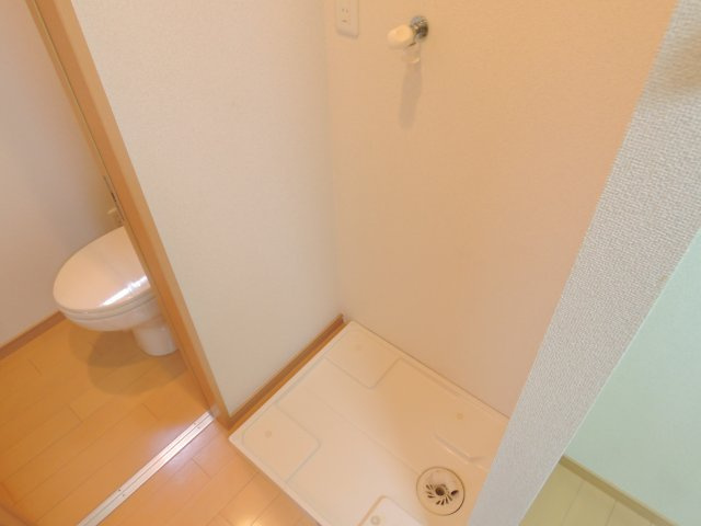 高槻市南庄所町のアパートの洗面所