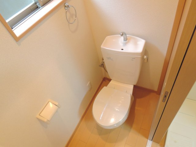 高槻市南庄所町のアパートのトイレ