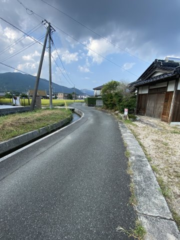 宮野上　中古住宅　①の前面道路含む現地写真
