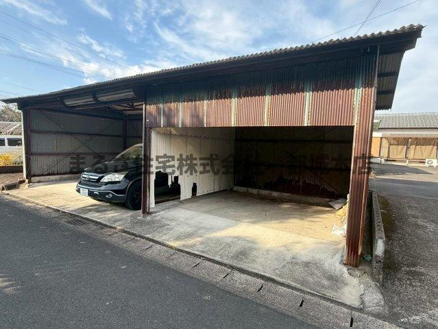 植村貸家の駐車場