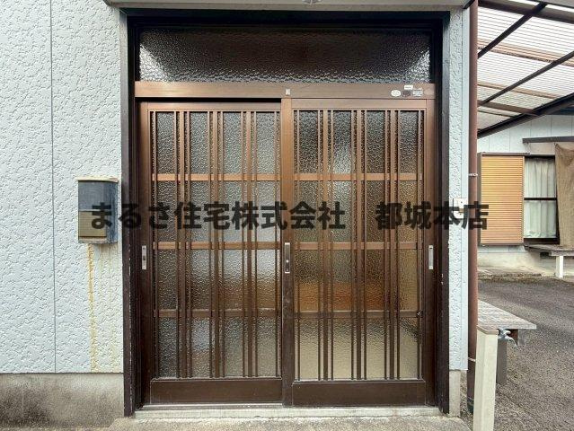 植村貸家の玄関