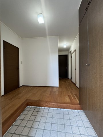高知市福井町　中古戸建ての玄関