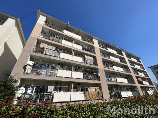 泉北桃山台１丁16号棟の外観