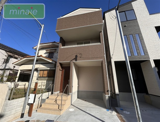 【外観】 | 販売現地
モダンなデザインが印象的な広々とした外観。閑静な住宅街に佇む魅力的な物件です。