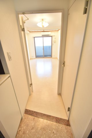 大阪市城東区蒲生３丁目の賃貸マンションの玄関