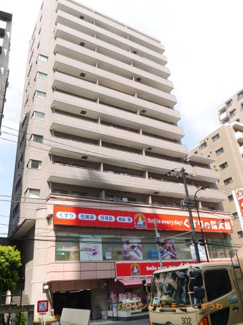 【外観】 | 外観タイル張りのSＲＣ造。重厚感あるモダンな建物です。