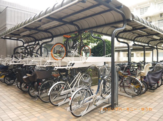 【その他共用部分】 | 敷地内に、屋根付き専用駐輪場があります。