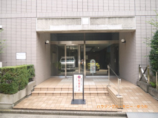 【その他共用部分】 | スロープも付いたエントランスです。