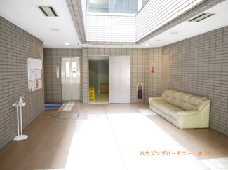 【エントランス】 | 管理体制もしっかりとした開放感あるエントランス内部。