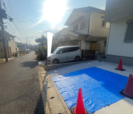 ◆限定１区画新築分譲◆南東向きオール電化仕様の３ＬＤＫ◆並列駐車２台可◆城陽富野鷺坂山の前面道路含む現地写真|前道道路