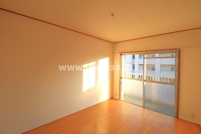 ユウネクスト小松の洋室