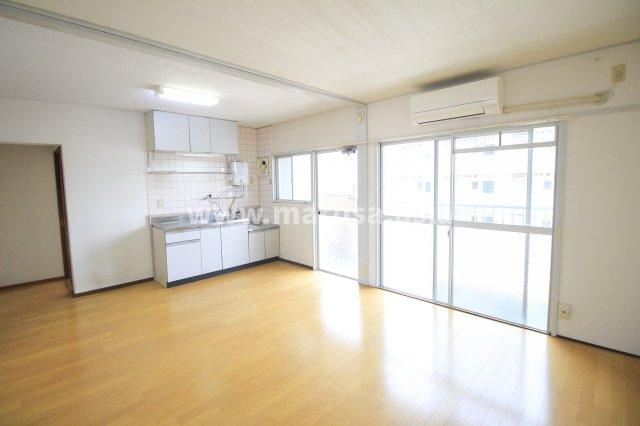 ユウネクスト小松の居間・リビング