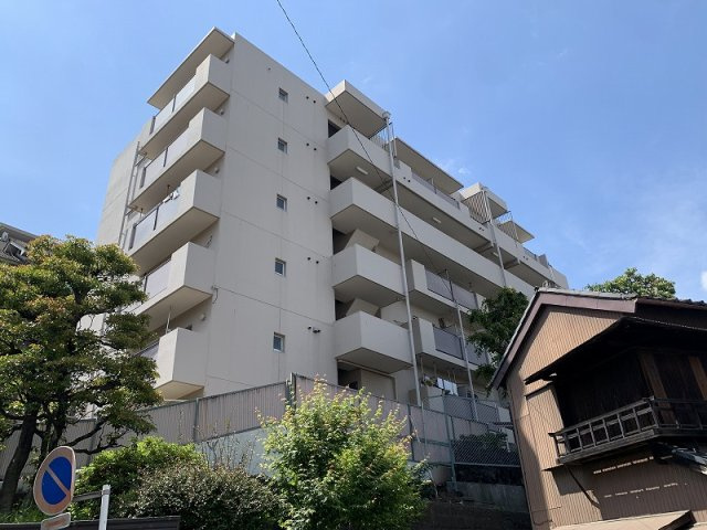 横浜市鶴見区鶴見１丁目の中古マンションの外観|イトーピア鶴見　最上階、三方角部屋（南・東・西）、二面バルコニー　 陽当り・眺望・通風良好　昭和57年7月築　京浜東北線　鶴見駅　 徒歩7分　エレベーター4階で乗換