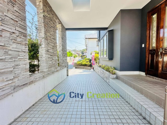 鎌倉市寺分　大型二世帯住宅の駐車場