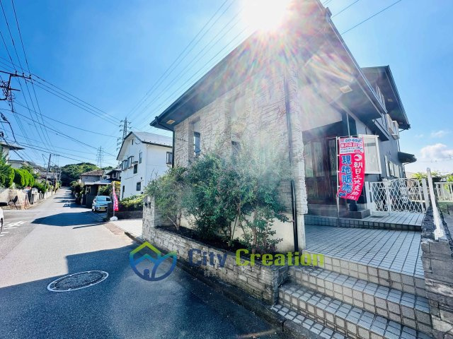 鎌倉市寺分　大型二世帯住宅の前面道路含む現地写真