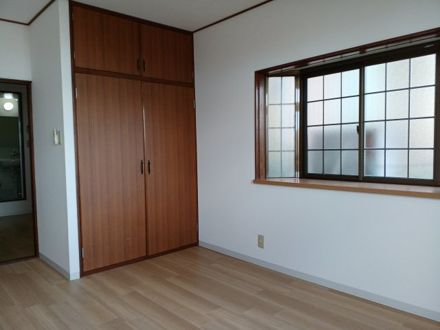 城ノ下ハイツ A棟の内装|明るい室内です